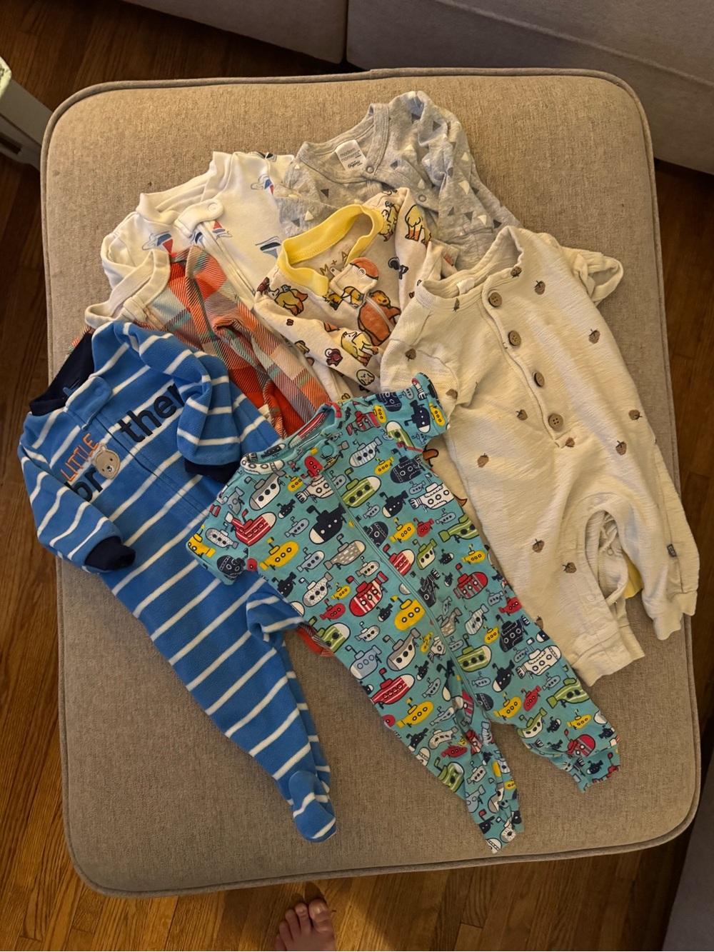 * LIKE NEW * Assorted Baby One-Piece Sleepers